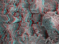 Imagem MEV em 3D: fractografia de material cerâmico a base de argila vermelha com incorporação de resíduos de granito. 
