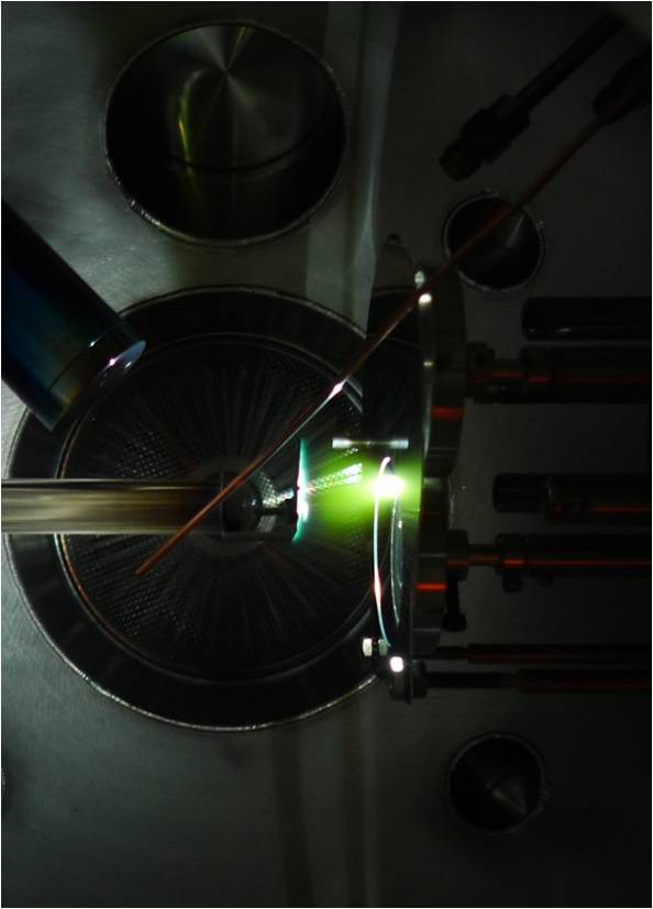 Expansão de pluma de plasma obtida por ablação de alvo de estanho por laser pulsado de 1064 nm. 