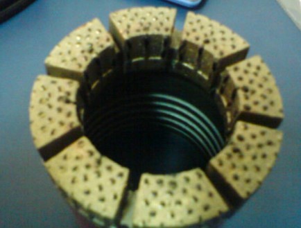 Broca anelar para perfurar, em geral, poços de água (diâmetro de 100 mm). 